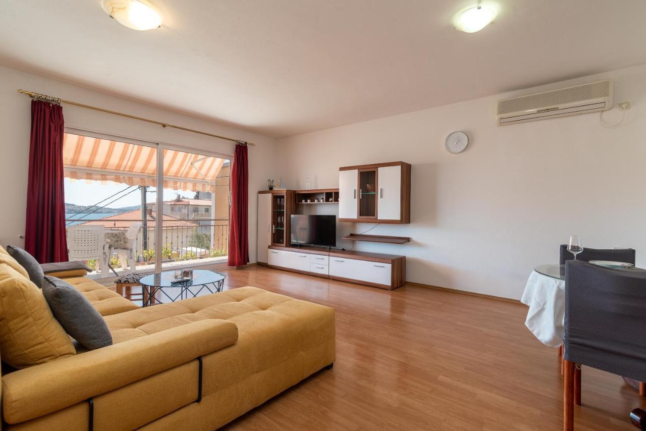 Comfortable Apartment Near The Sea Трогир Экстерьер фото