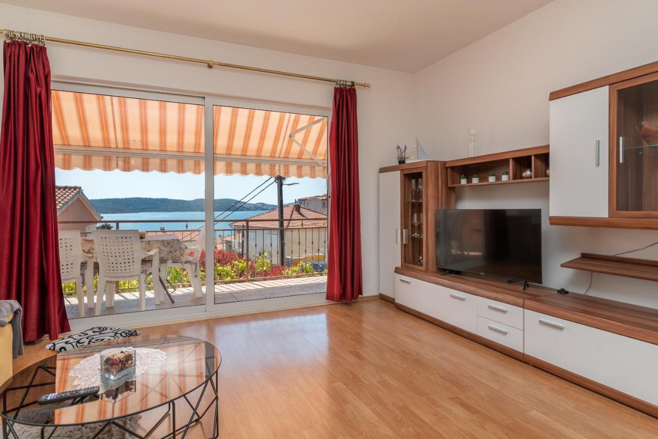 Comfortable Apartment Near The Sea Трогир Экстерьер фото