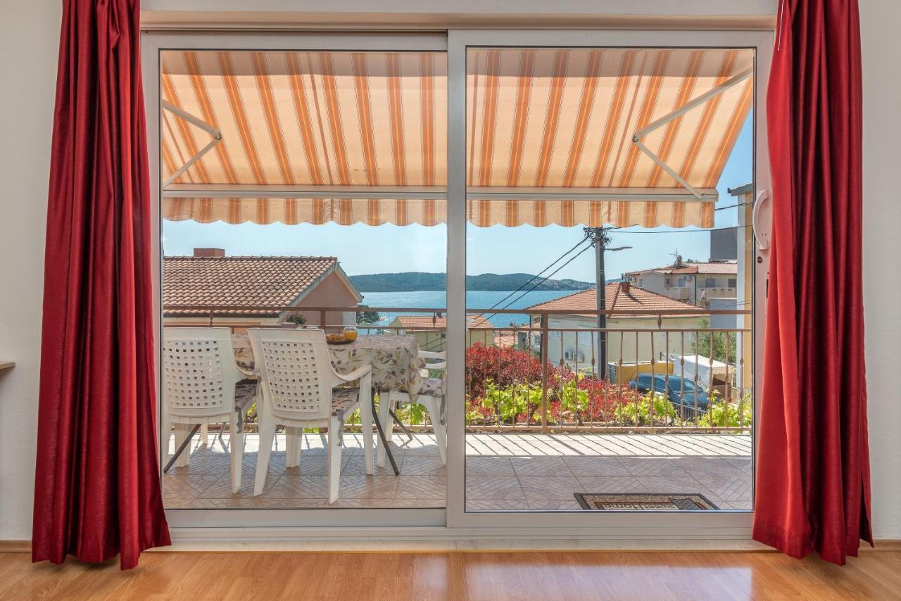 Comfortable Apartment Near The Sea Трогир Экстерьер фото