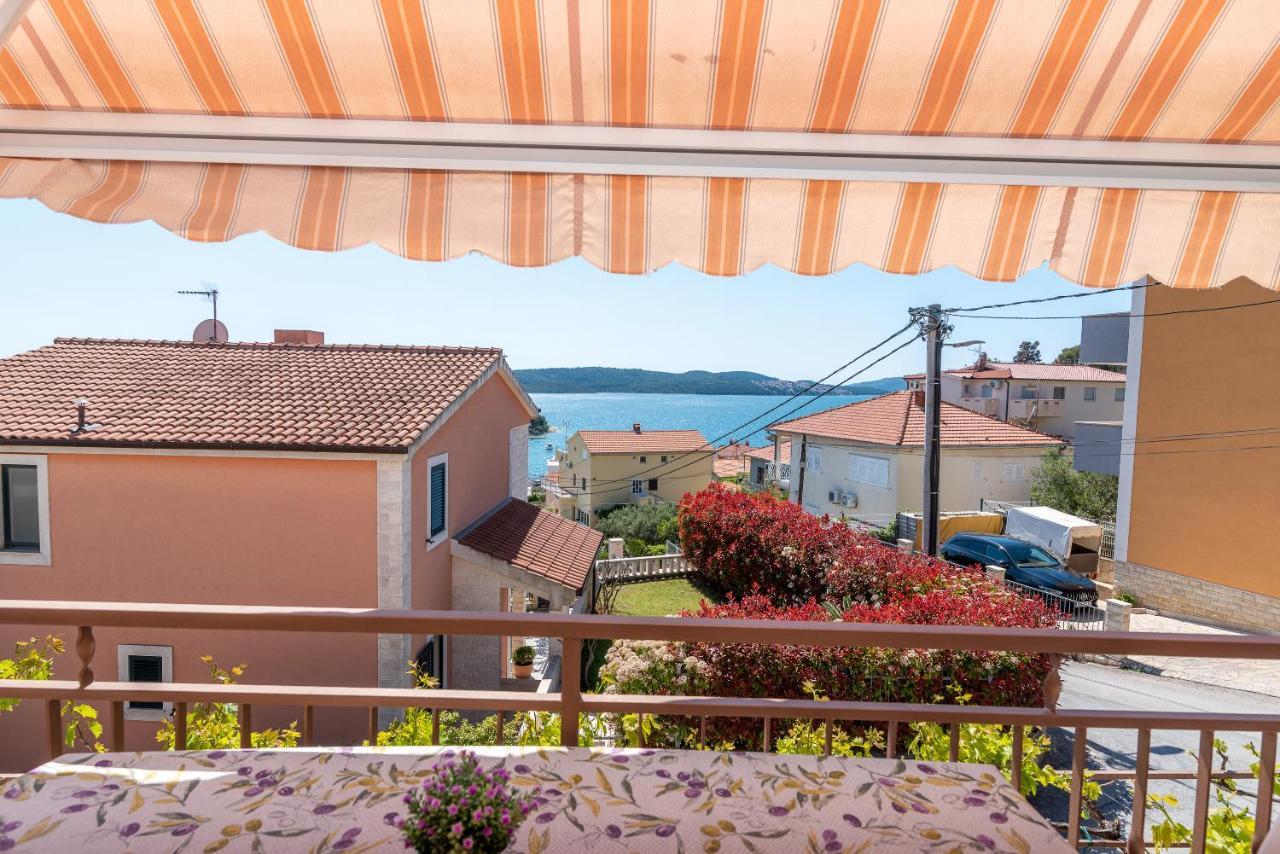 Comfortable Apartment Near The Sea Трогир Экстерьер фото
