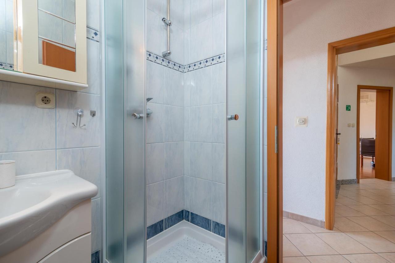 Comfortable Apartment Near The Sea Трогир Экстерьер фото