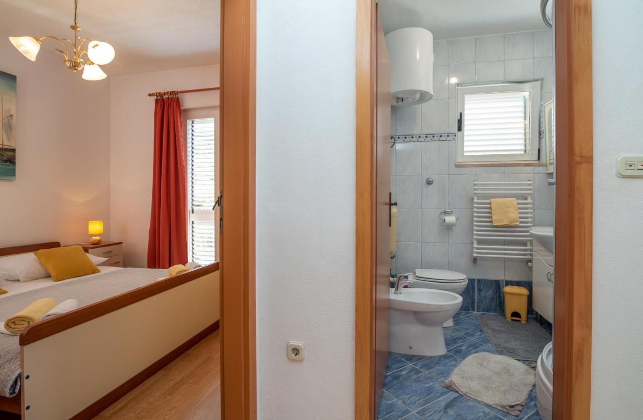 Comfortable Apartment Near The Sea Трогир Экстерьер фото