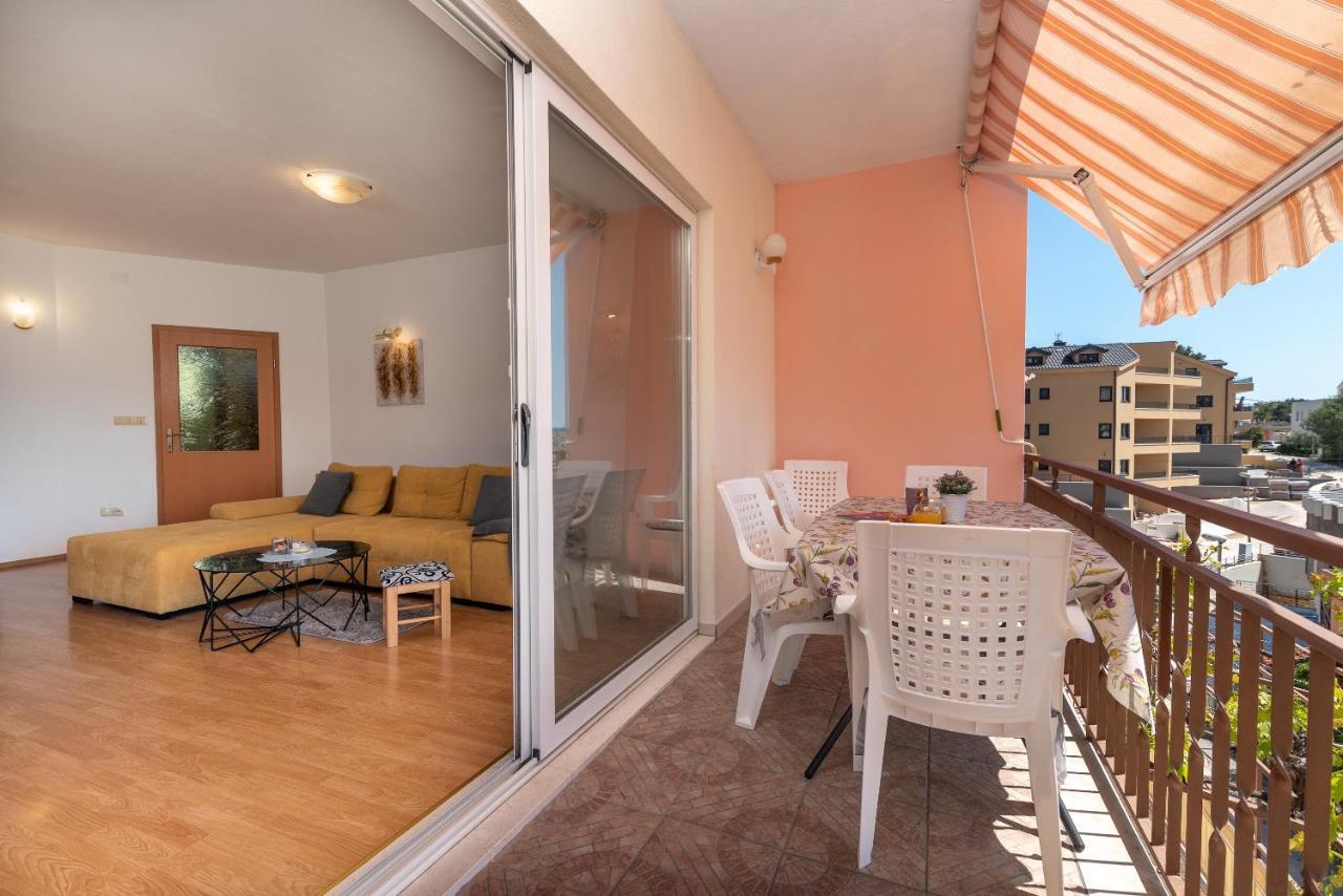 Comfortable Apartment Near The Sea Трогир Экстерьер фото