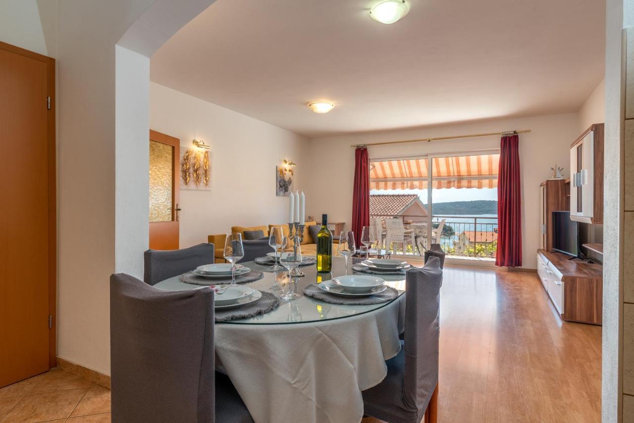 Comfortable Apartment Near The Sea Трогир Экстерьер фото