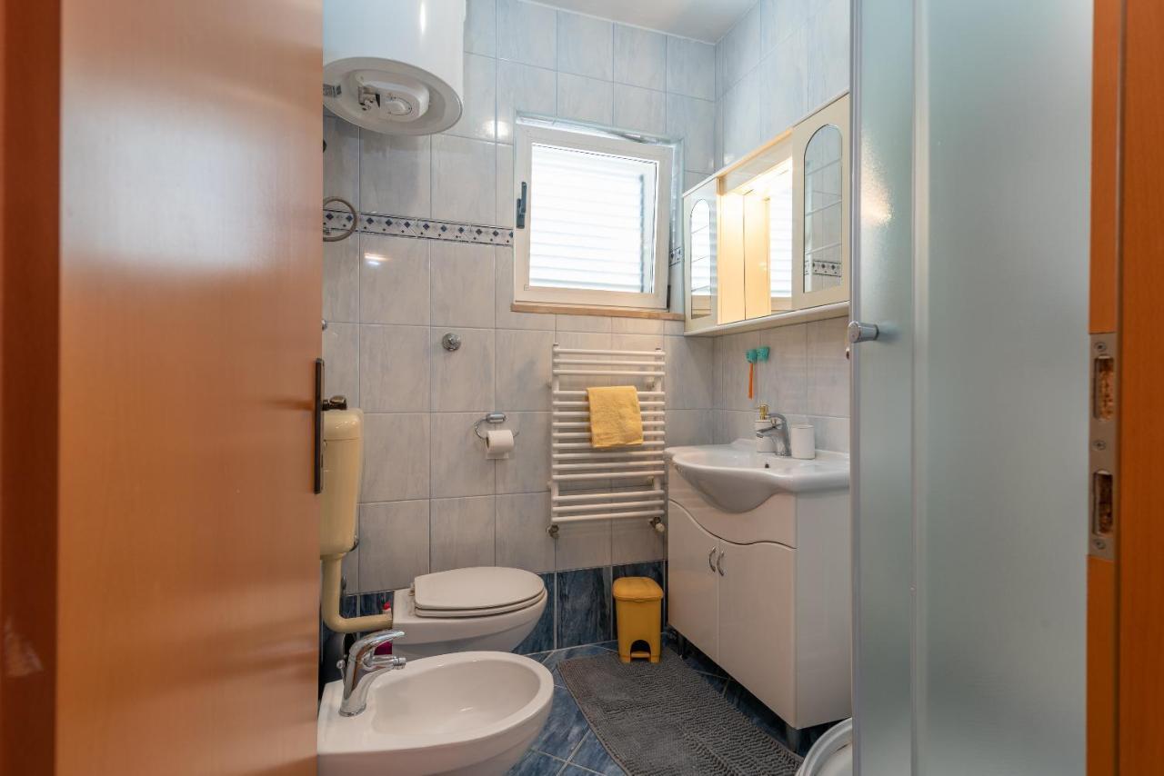 Comfortable Apartment Near The Sea Трогир Экстерьер фото