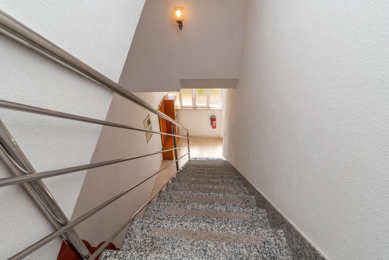 Comfortable Apartment Near The Sea Трогир Экстерьер фото
