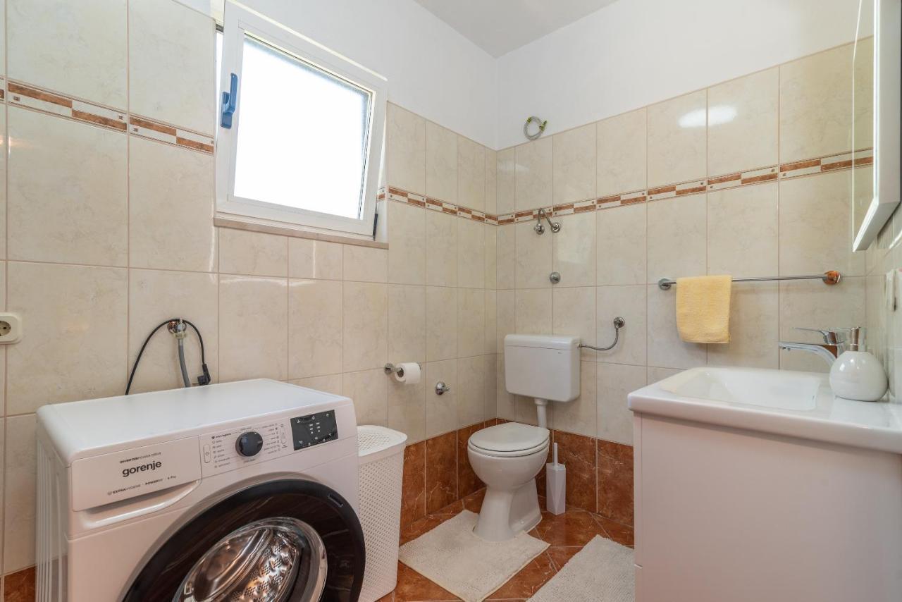 Comfortable Apartment Near The Sea Трогир Экстерьер фото